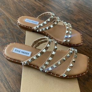 New in box - Steve Madden Skylar Sandal - Tan